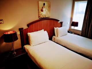 Отель TF Royal Hotel & Theatre Каслбар Стандартный двухместный номер с 2 отдельными кроватями-5
