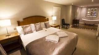 Отель TF Royal Hotel & Theatre Каслбар Улучшенный номер с кроватью размера «king-size»-8